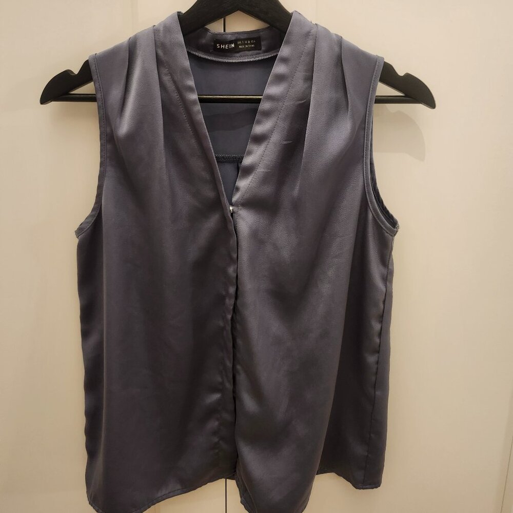 V Neck blouse - Seamless buttons